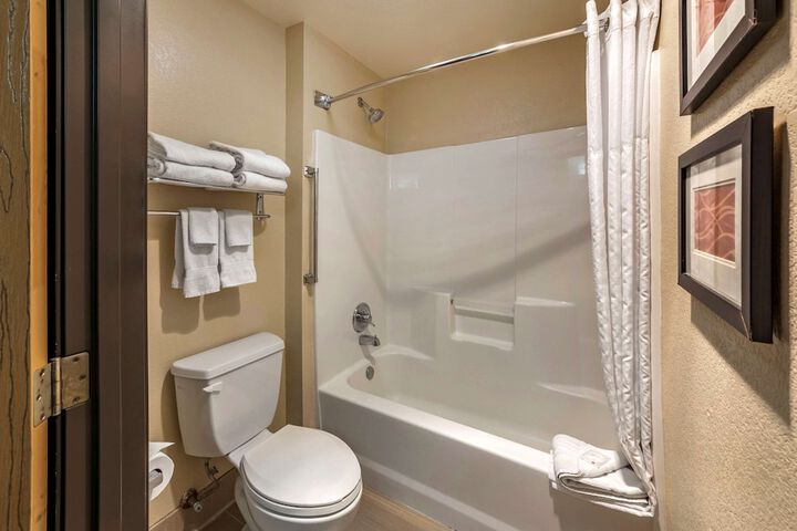 Double Accessible Queen Size Bed (1 of 20)