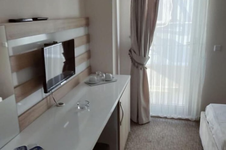 Room 11 of 27