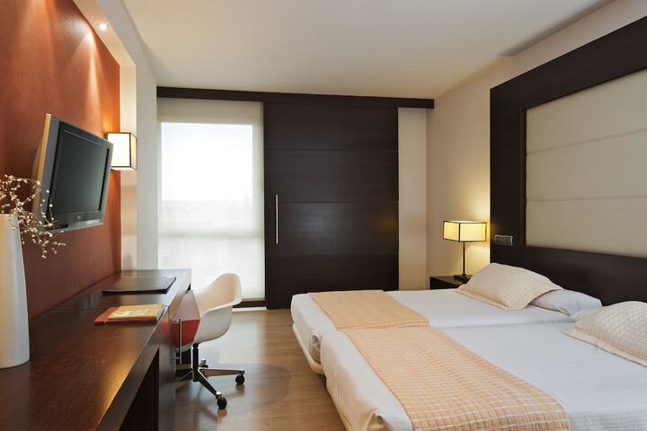 Room 6 of 18