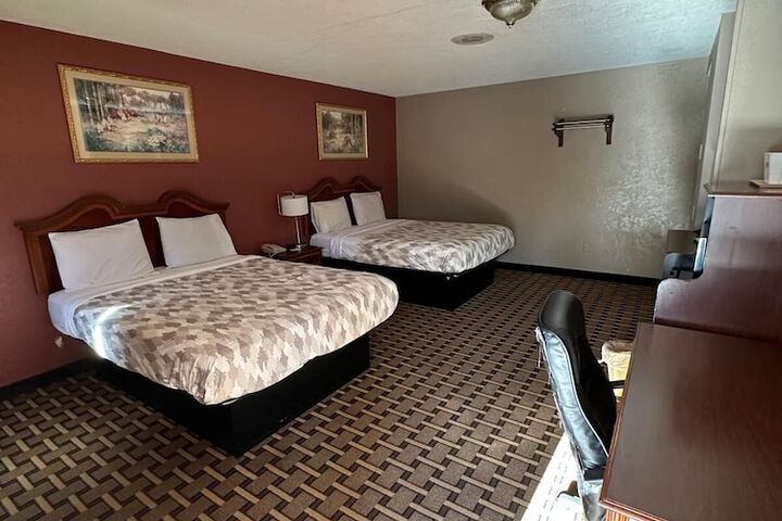 2 Queen Beds (4 of 8)