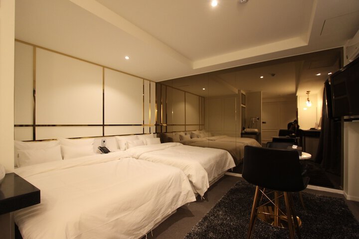 Room 21 of 43