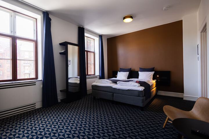 Room 10 of 37