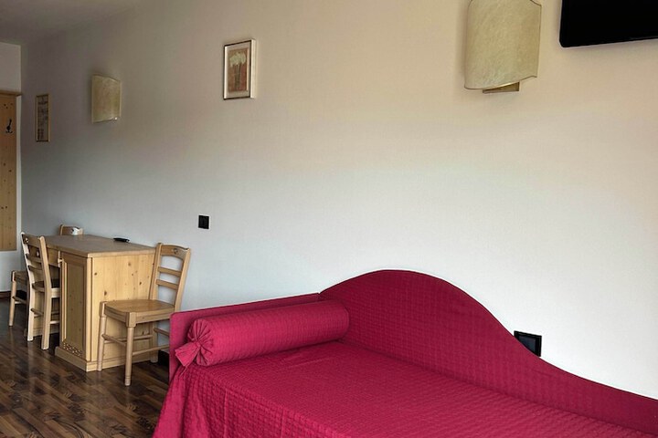 Room 9 of 21