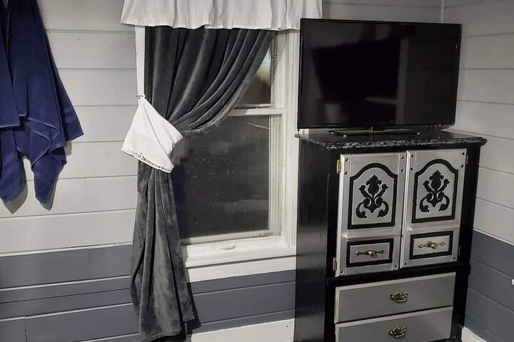 Room 9 of 12