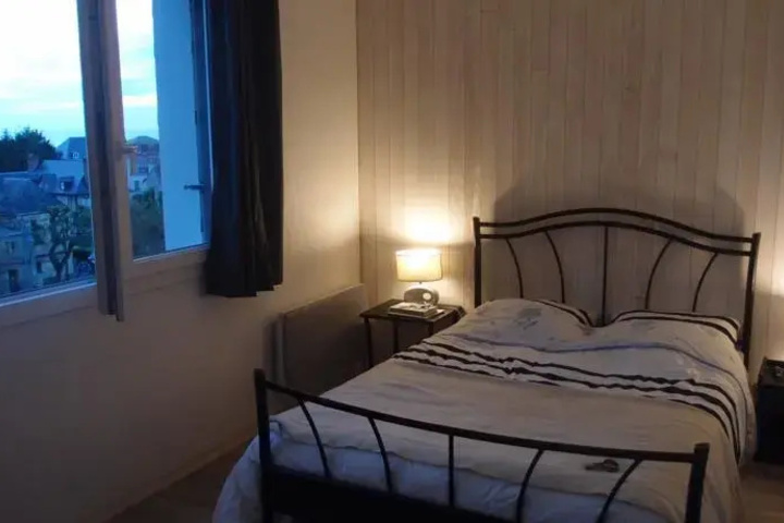 Room 5 of 10
