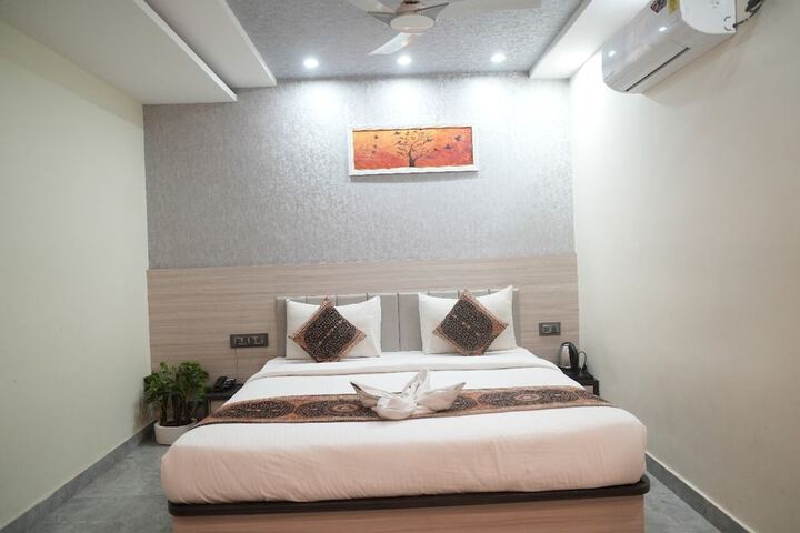 Room 7 of 25