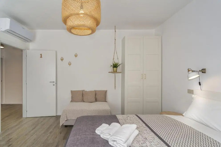 Room 10 of 19