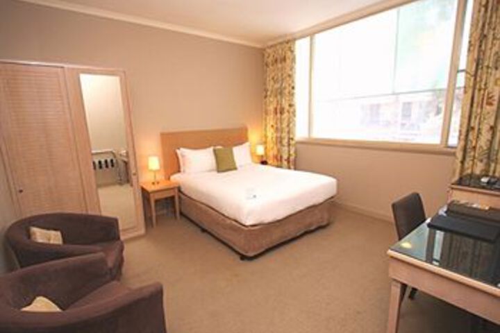 Room 6 of 39