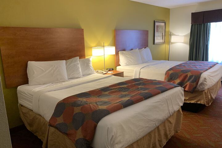 1 Queen Bed (1 of 9)