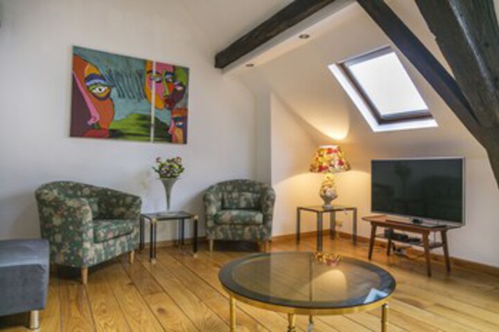 Room 7 of 28
