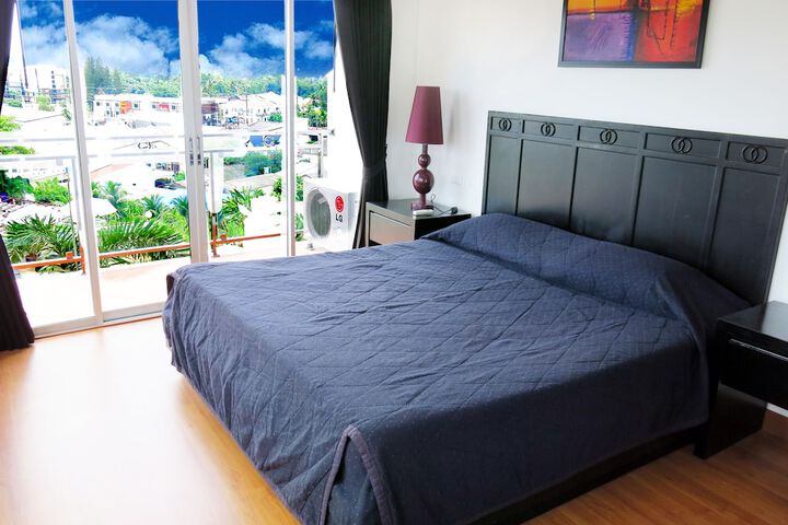Room 6 of 28