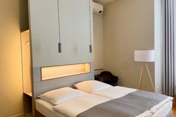 Room 21 of 33
