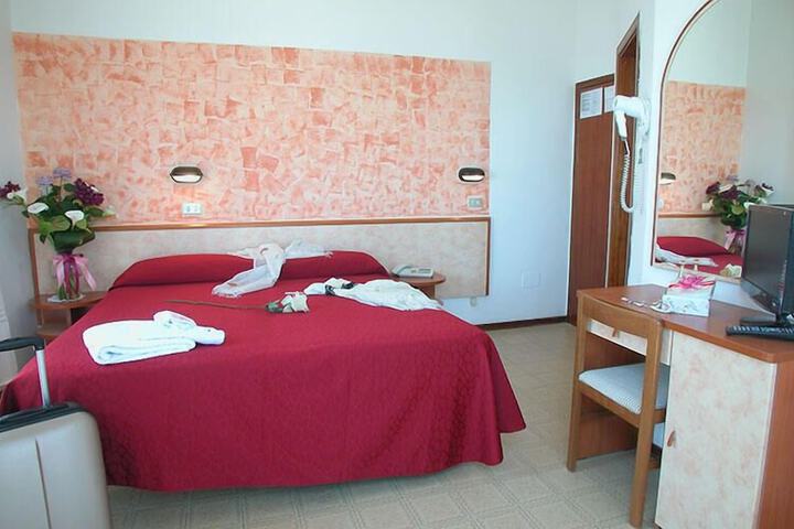 Room 5 of 15