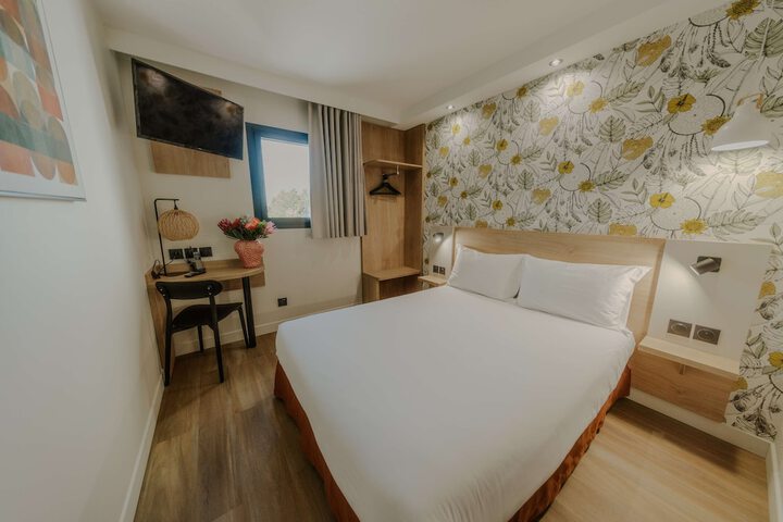 Room 33 of 84