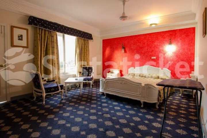 Room 4 of 18