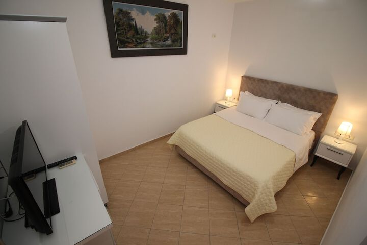 Room 5 of 44