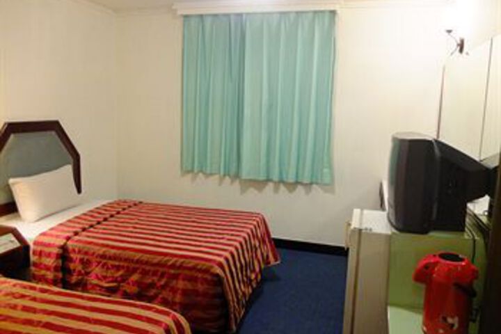 Room 12 of 19