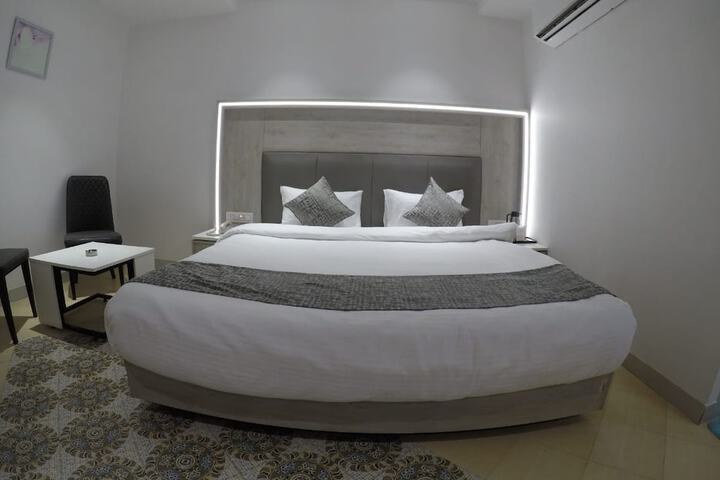 Room 15 of 24
