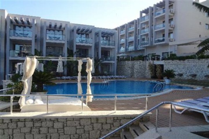 CAPTAIN HOTEL