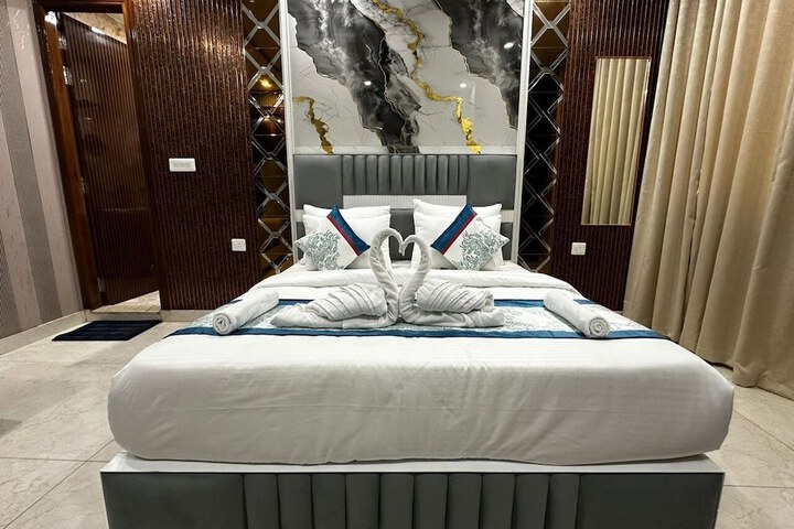 Room 12 of 52
