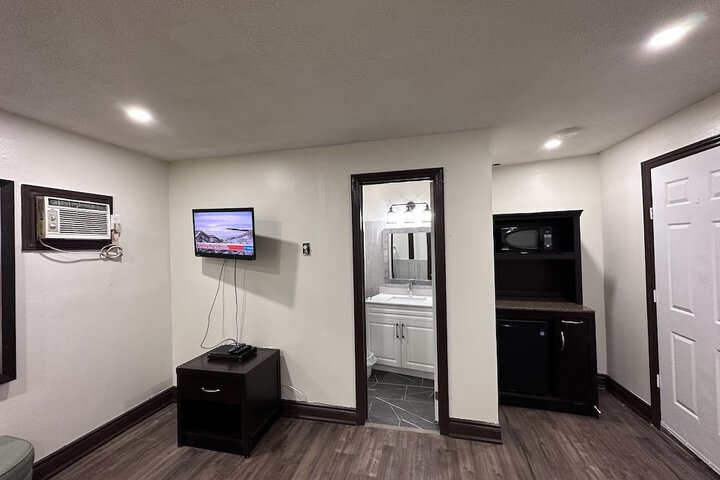 Room 18 of 29