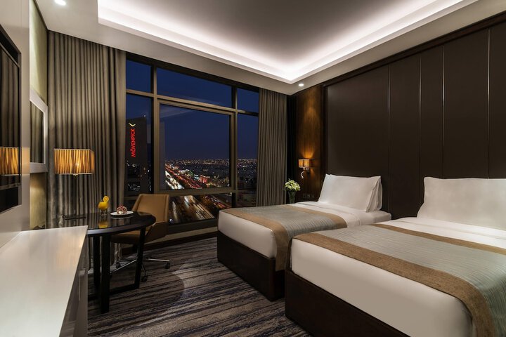 Room 27 of 128