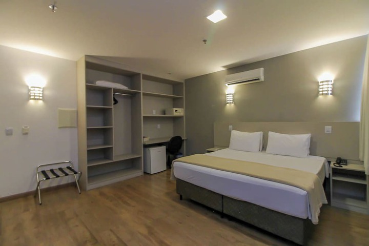 Room 13 of 118