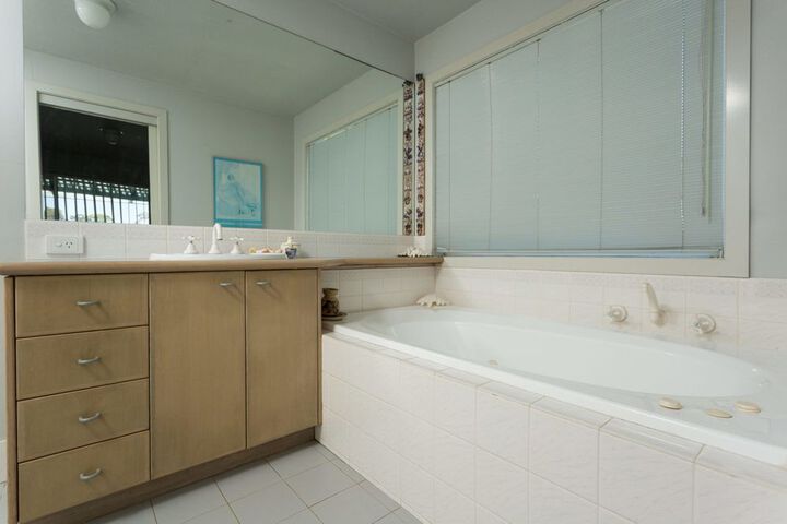 Room 6 of 17