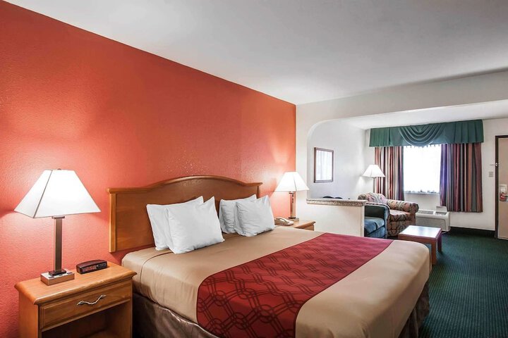 1 King Bed Suite (22 of 22)