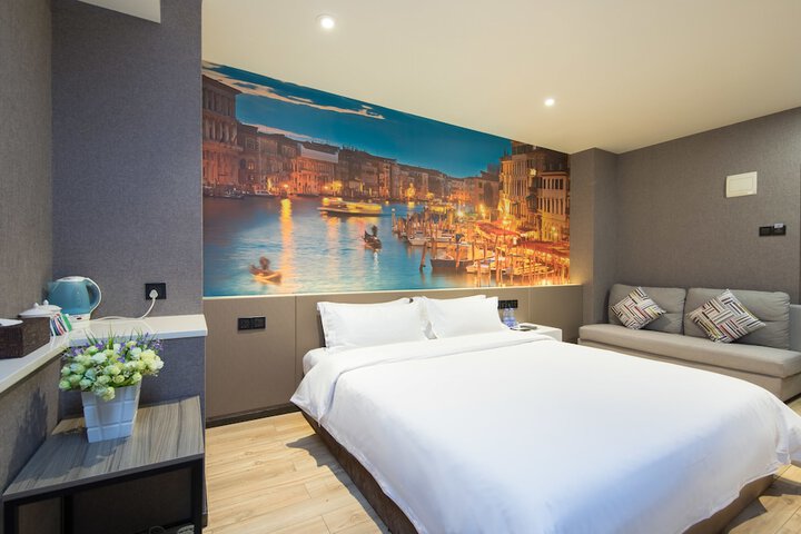 Room 18 of 46