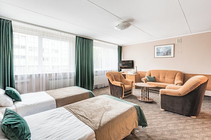 Room 36 of 77