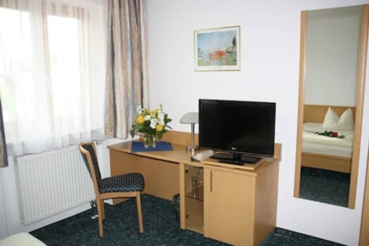 Room 18 of 30