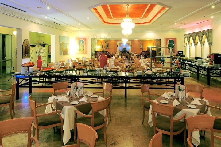 Dining 60 of 77