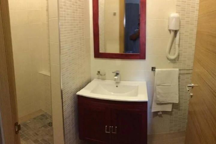 Room 8 of 18