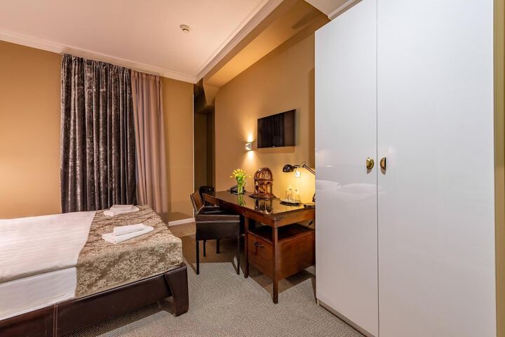 Room 19 of 30