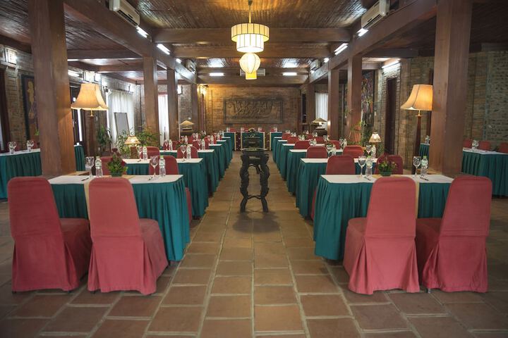 Ballroom/Hall 82 of 95