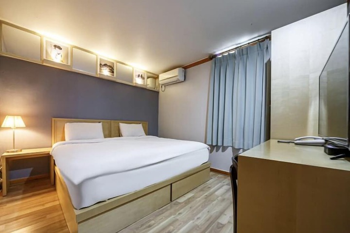 Room 17 of 39