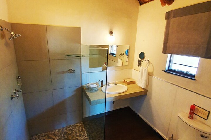 Room 28 of 74