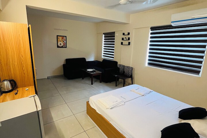 Room 10 of 17