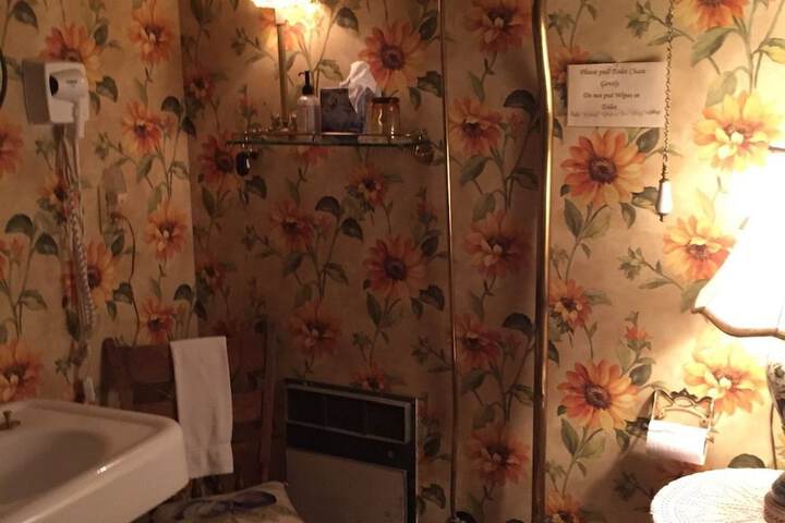 Room 10 of 20