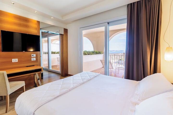 Room 15 of 172