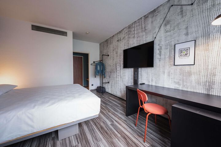 Room 43 of 189