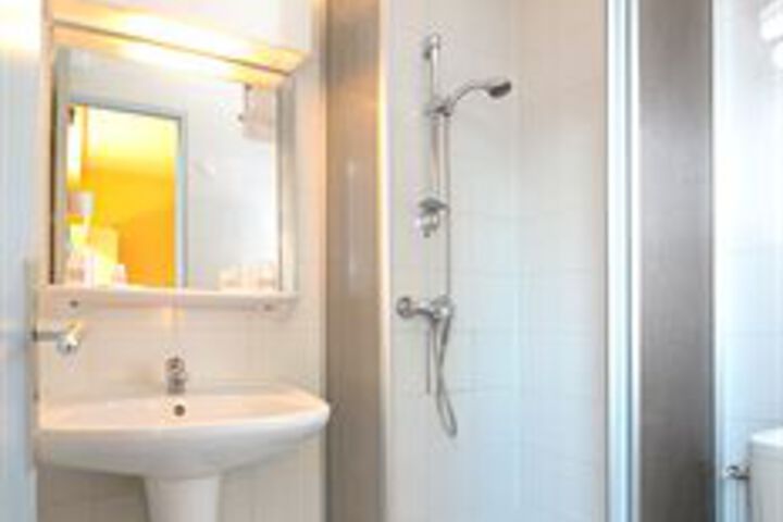 Room 2 of 8