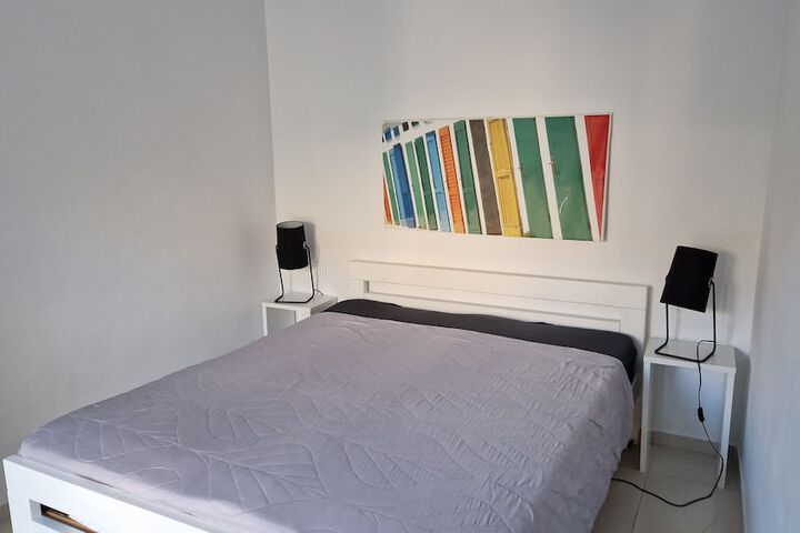 Room 8 of 104