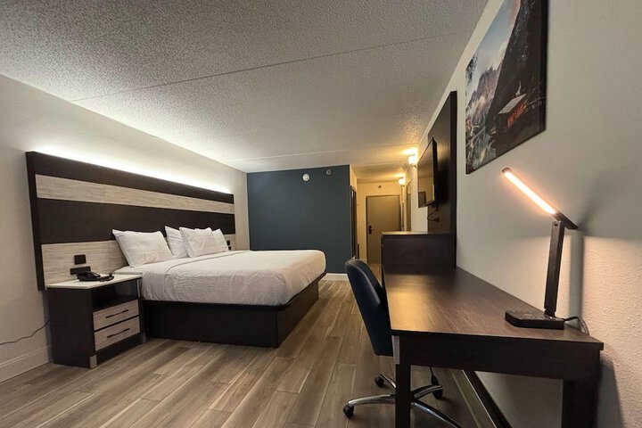 Room 13 of 27