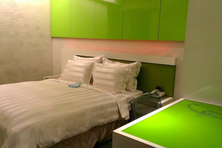 Room 5 of 64