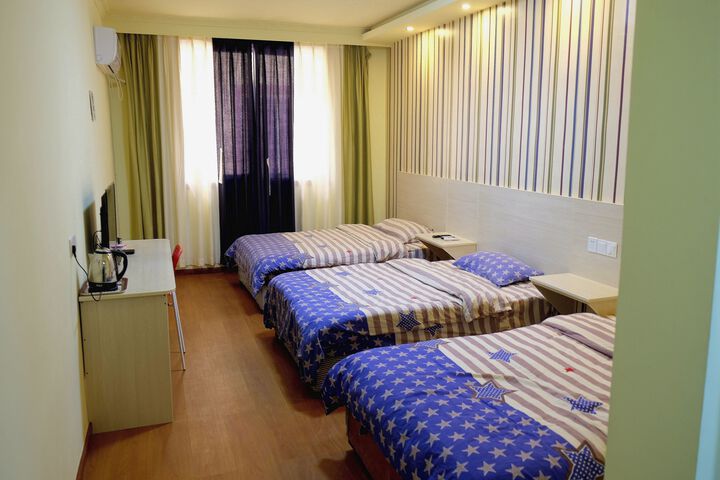 Room 4 of 8