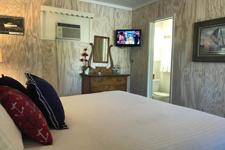 Room 9 of 100