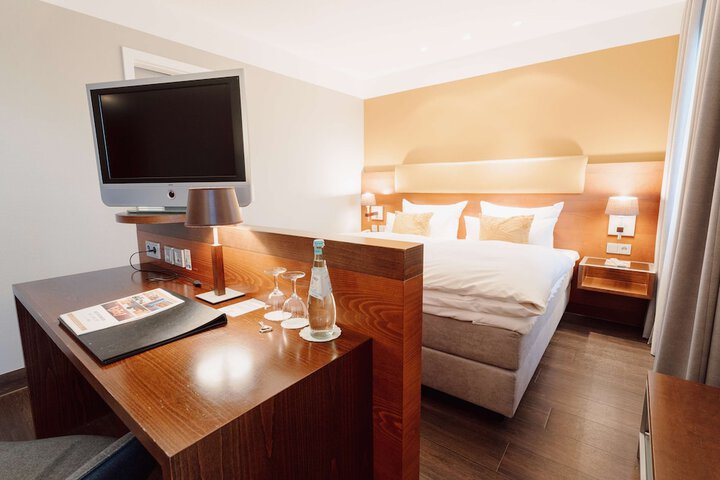 Room 43 of 102