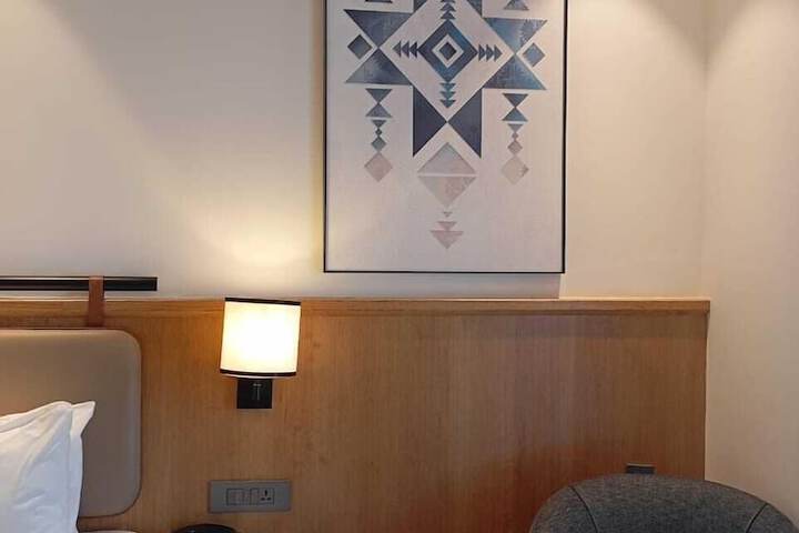 Room 8 of 50